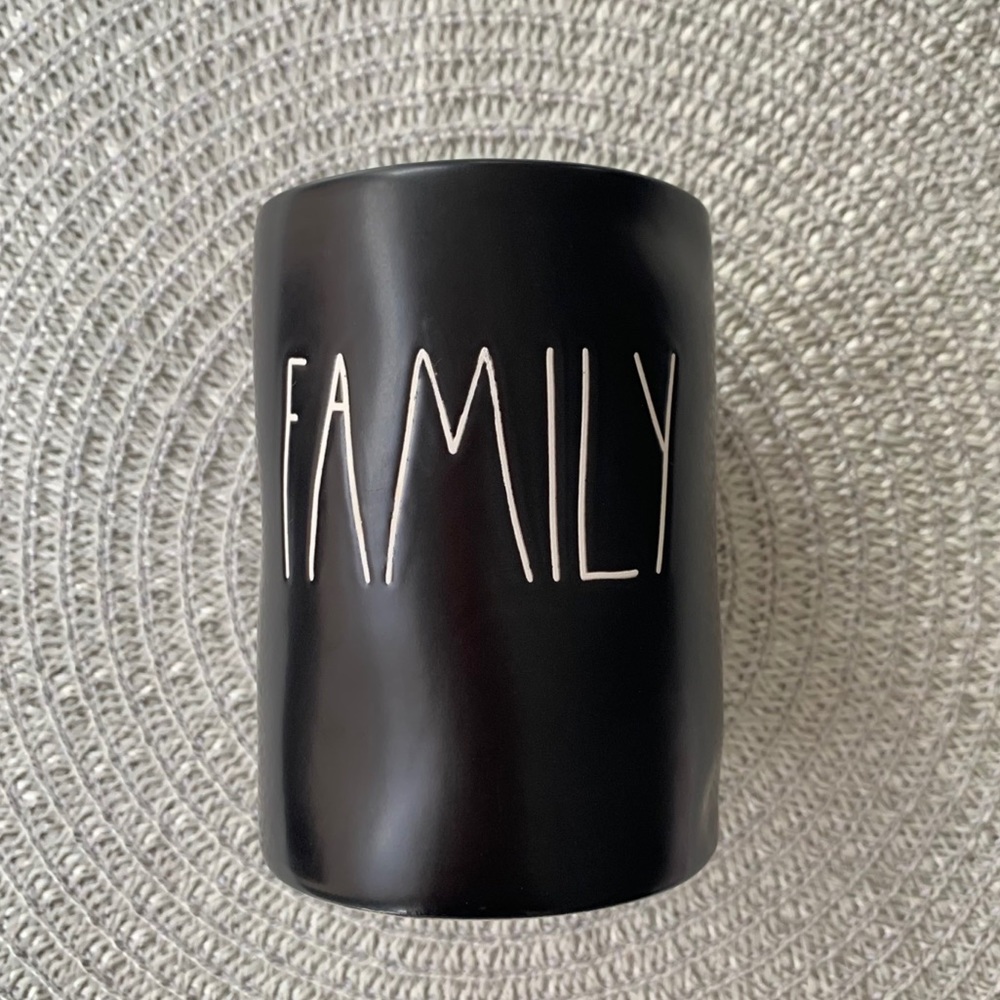 Rae Dunn ‘FAMILY’ Candle